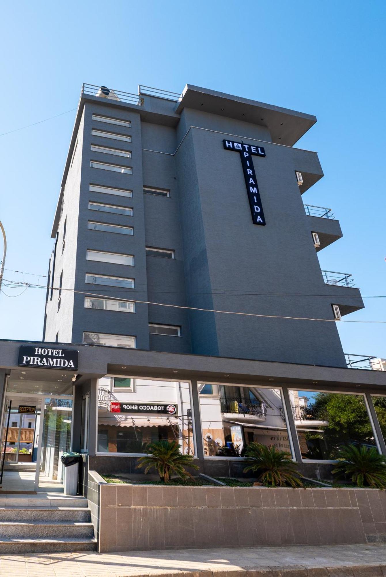 Piramida Hotell 4*